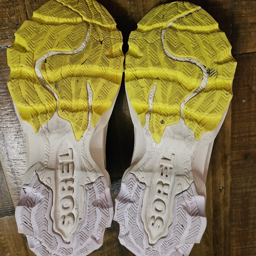 Sorel Women's Kinetic Breakthru Day Lace Sneaker - size 7.5 - Picture 3 of 4